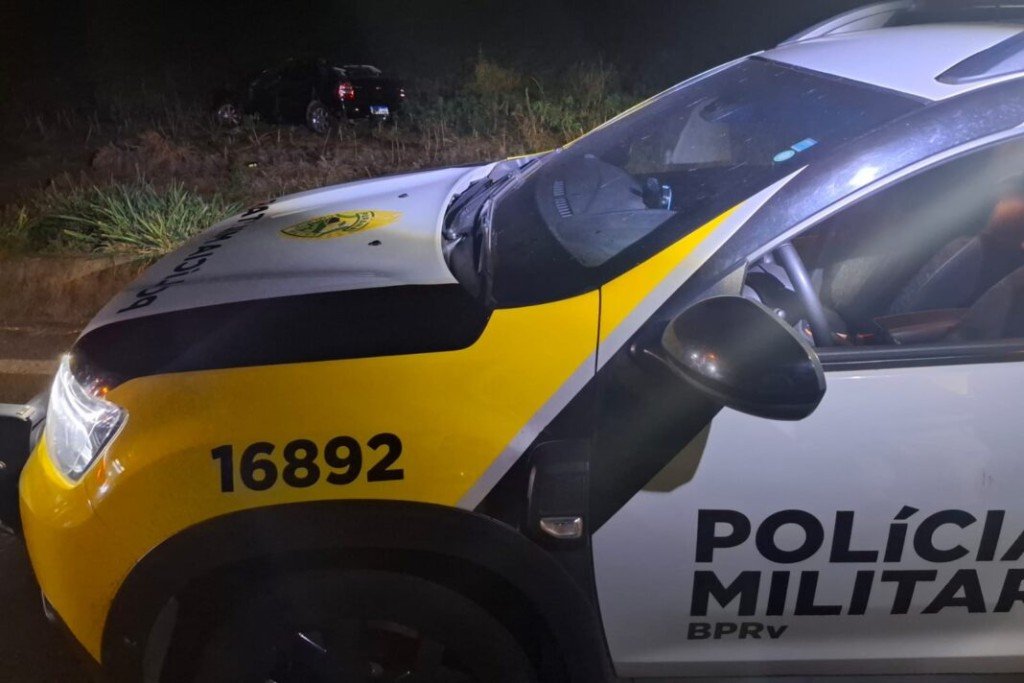 Capotamento entre Umuarama e Perobal deixa motorista ferido e droga é encontrada